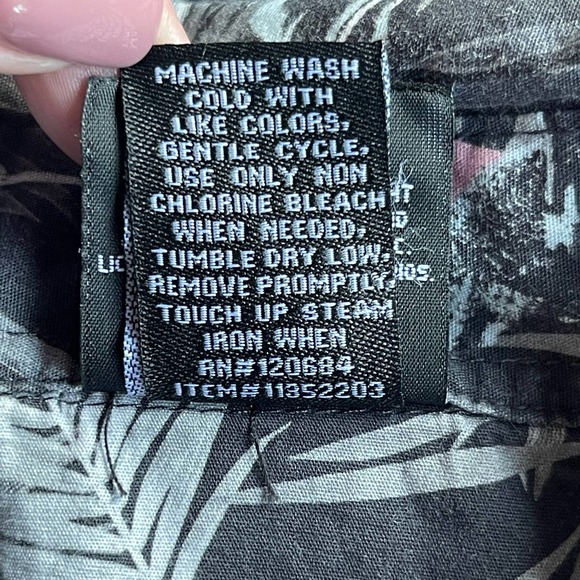 Jurassic World Shirt Mens Extra Small XS Gray Button Up Dinosaurs Tropical Movie - Picture 9 of 12